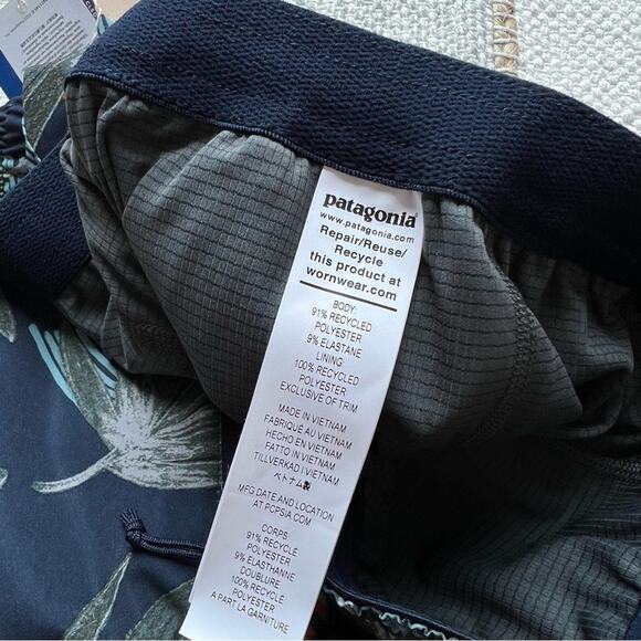 Patagonia Nine Trails Tropical Ecuador New Navy Shorts Men’s Size Small - Picture 9 of 9